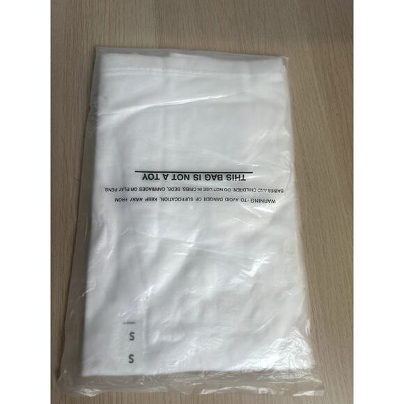 Billie Eilish x Murakami Uniqlo Floral Tee - Size S - NEW - Picture 3 of 3